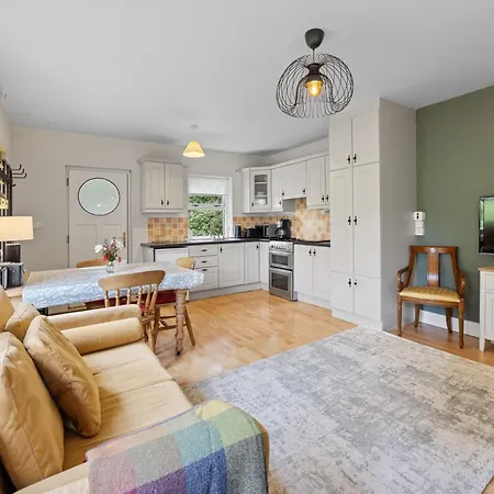 Mountshannon Cottage 마운트섀넌