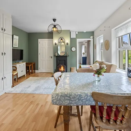 Mountshannon Cottage * Mountshannon