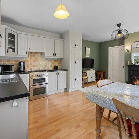 Mountshannon Cottage 마운트섀넌